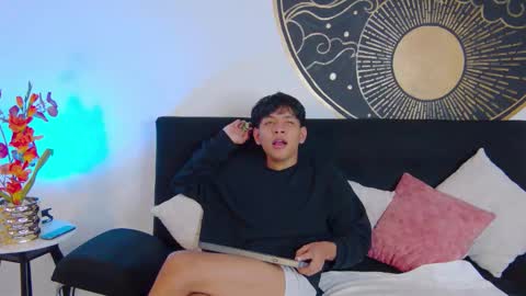 Snapshot of liam_sinclair chatting on February 19, 2026, 7:43 pm Liam online show from February 19, 2026, 7:43 pm