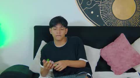 Snapshot of liam_sinclair chatting on February 20, 2026, 8:20 pm Liam online show from February 20, 2026, 8:20 pm