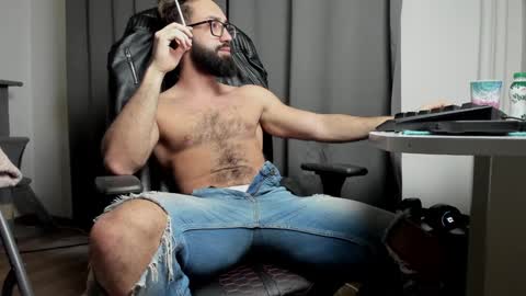 Snapshot of liamaesthetic chatting on February 8, 2025, 6:33 am Liam online show from February 8, 2025, 6:33 am