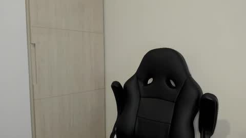 Snapshot of liamelf chatting on February 15, 2026, 1:57 am Liam online show from February 15, 2026, 1:57 am