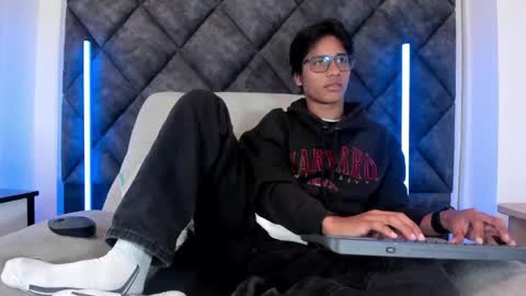 Snapshot of liamkron chatting on May 26, 2026, 11:17 am Liam twink big dick online show from May 26, 2026, 11:17 am