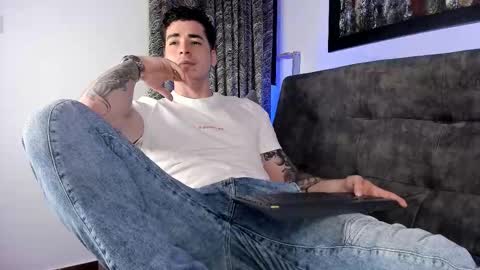 Snapshot of liamwyatt_ chatting on February 12, 2026, 5:02 am liamwyatt_ online show from February 12, 2026, 5:02 am