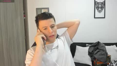 Snapshot of lian_eathan chatting on October 16, 2025, 10:00 pm lian_eathan online show from October 16, 2025, 10:00 pm