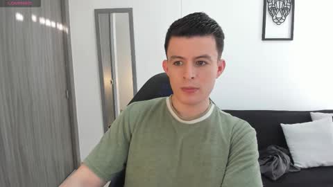 Snapshot of lian_eathan chatting on October 17, 2025, 8:55 pm lian_eathan online show from October 17, 2025, 8:55 pm