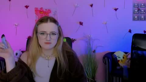 Snapshot of liana_kisses chatting on May 29, 2026, 7:23 pm Little Liana online show from May 29, 2026, 7:23 pm