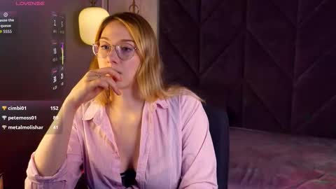 Snapshot of liana_ln chatting on December 22, 2025, 2:30 am Liana online show from December 22, 2025, 2:30 am