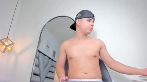 Snapshot of lianfox_ chatting on December 22, 2025, 1:30 pm lianfox_ online show from December 22, 2025, 1:30 pm