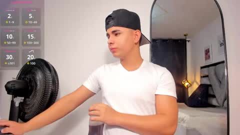 lianfox_ online show from May 14, 2026, 12:23 pm