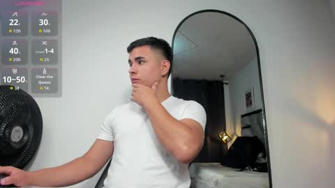 lianfox_ online show from May 18, 2026, 12:44 pm