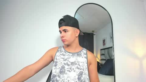 lianfox_ online show from May 25, 2026, 12:33 pm