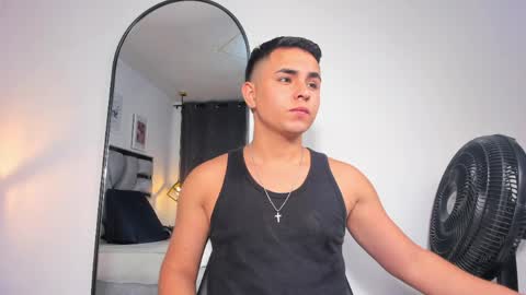 lianfox_ online show from May 31, 2026, 2:02 pm