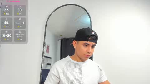 lianfox_ online show from June 12, 2026, 12:26 pm