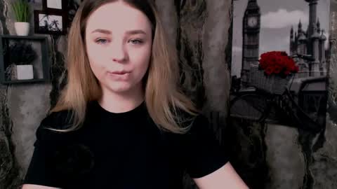 Snapshot of liaralime_ chatting on May 4, 2026, 7:37 am Liara online show from May 4, 2026, 7:37 am