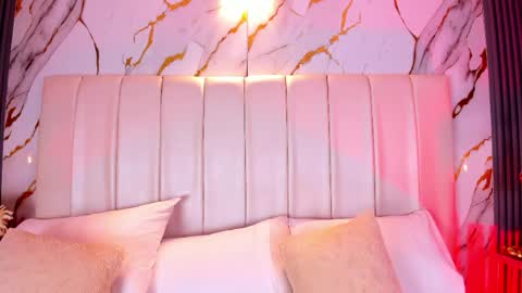  LIA TINK  online show from March 28, 2026, 11:32 am