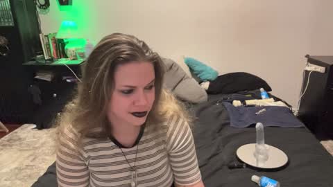 Snapshot of libbydeetzxxx chatting on December 10, 2024, 9:55 am Libby Deetz online show from December 10, 2024, 9:55 am