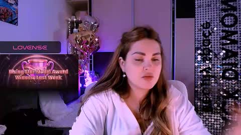 libra_mia online show from November 25, 2025, 6:41 pm