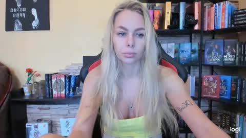 Snapshot of library_girl chatting on December 4, 2025, 9:18 am Anna online show from December 4, 2025, 9:18 am