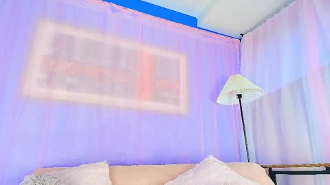 Valentina Hall online show from May 27, 2026, 11:51 am