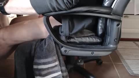 lickerxx46 online show from April 13, 2026, 2:44 pm