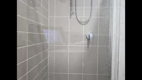 Snapshot of lickitwell29 chatting on December 14, 2024, 9:29 am lickitwell29 online show from December 14, 2024, 9:29 am