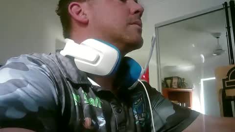 Snapshot of lickitwell29 chatting on April 11, 2026, 5:01 am lickitwell29 online show from April 11, 2026, 5:01 am