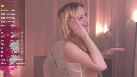 Snapshot of light_babessss chatting on December 14, 2025, 2:44 pm Sofia online show from December 14, 2025, 2:44 pm