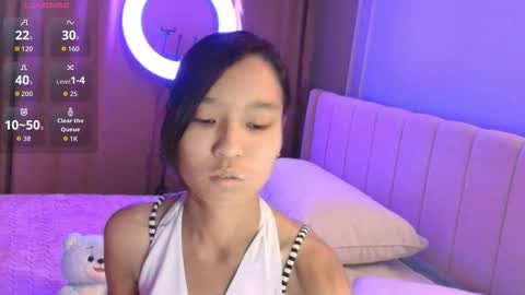 Lihn Pham online show from November 17, 2025, 1:33 am