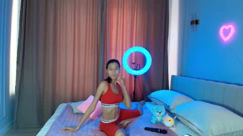 Lihn Pham online show from November 27, 2025, 3:41 am