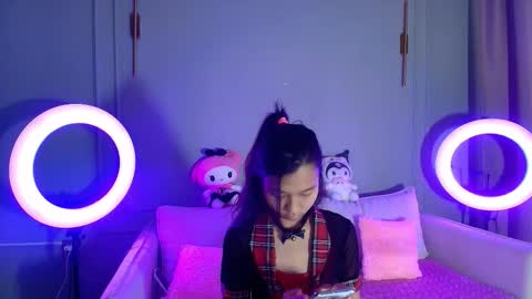 Lihn Pham online show from December 18, 2025, 3:12 am