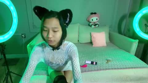 Lihn Pham online show from December 19, 2025, 3:24 am