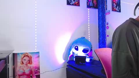 Snapshot of liiaam_lee_ chatting on November 14, 2025, 2:49 pm Daniel online show from November 14, 2025, 2:49 pm