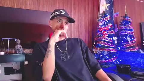 Snapshot of liiaam_lee_ chatting on December 14, 2025, 8:02 pm Daniel online show from December 14, 2025, 8:02 pm