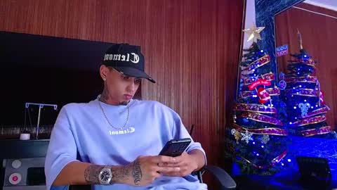 Snapshot of liiaam_lee_ chatting on December 18, 2025, 5:19 pm Daniel online show from December 18, 2025, 5:19 pm