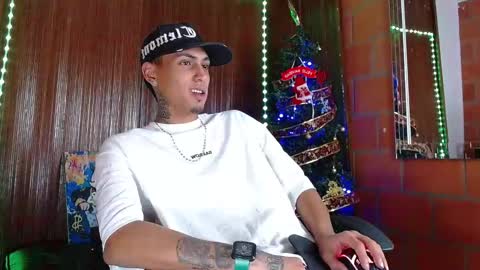 Snapshot of liiaam_lee_ chatting on December 20, 2025, 11:45 pm Daniel online show from December 20, 2025, 11:45 pm