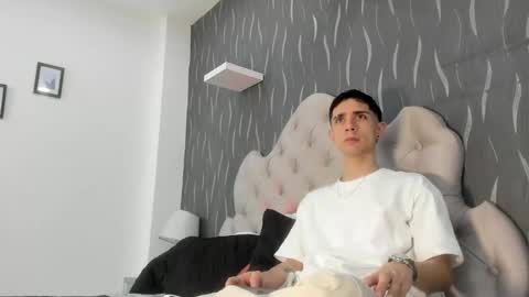 Snapshot of liiamhudson_ chatting on February 11, 2025, 4:33 am L I I A M online show from February 11, 2025, 4:33 am