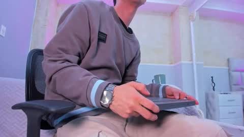 Snapshot of liiamhudson_ chatting on March 2, 2025, 8:05 am L I I A M online show from March 2, 2025, 8:05 am