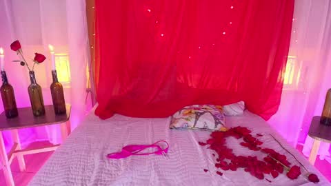         online show from February 14, 2025, 2:44 pm