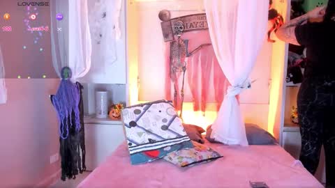         online show from October 15, 2025, 11:43 am