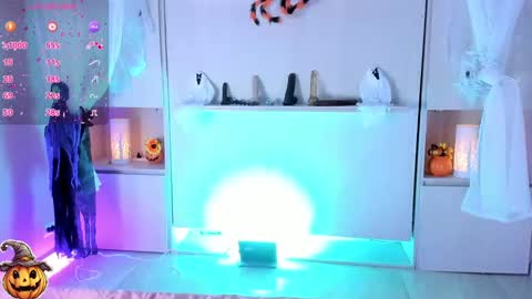         online show from October 18, 2025, 11:44 am