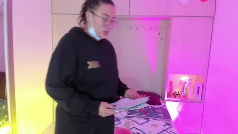         online show from October 24, 2025, 11:39 am