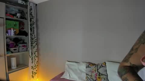         online show from November 25, 2025, 11:43 am