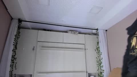         online show from December 2, 2025, 11:37 am