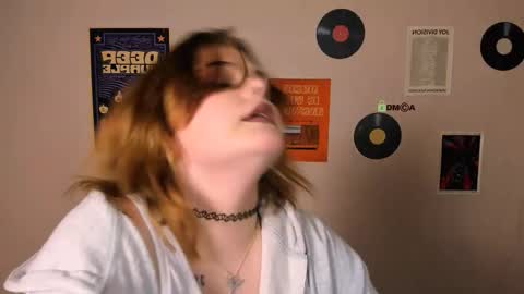 Snapshot of lika_pop chatting on November 17, 2025, 7:19 pm lika_pop online show from November 17, 2025, 7:19 pm