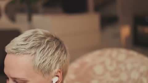 likaaberry online show from November 9, 2025, 12:25 pm