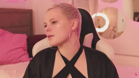 Snapshot of likaaberry chatting on February 19, 2026, 11:17 am likaaberry online show from February 19, 2026, 11:17 am