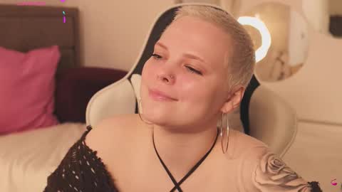 Snapshot of likaaberry chatting on February 26, 2026, 5:56 pm likaaberry online show from February 26, 2026, 5:56 pm