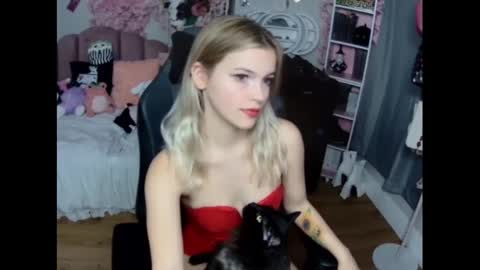 Snapshot of lil__bunny2005 chatting on December 2, 2024, 9:06 pm Lil Bunny online show from December 2, 2024, 9:06 pm