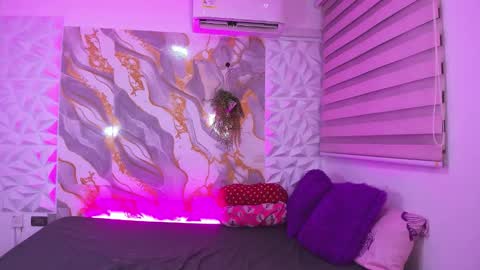 Snapshot of lil_daphneandstuart chatting on December 4, 2025, 11:46 pm daphne and stuart online show from December 4, 2025, 11:46 pm