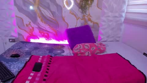 Snapshot of lil_daphneandstuart chatting on February 13, 2026, 7:10 pm daphne and stuart online show from February 13, 2026, 7:10 pm