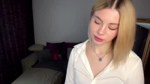 Snapshot of lil_elisa chatting on September 11, 2025, 10:48 am Elisa online show from September 11, 2025, 10:48 am